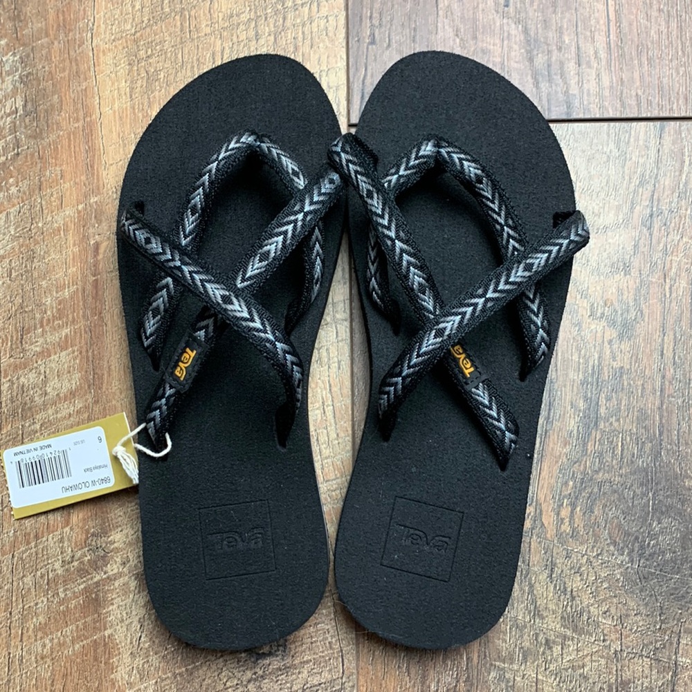 Teva sandals black size 6